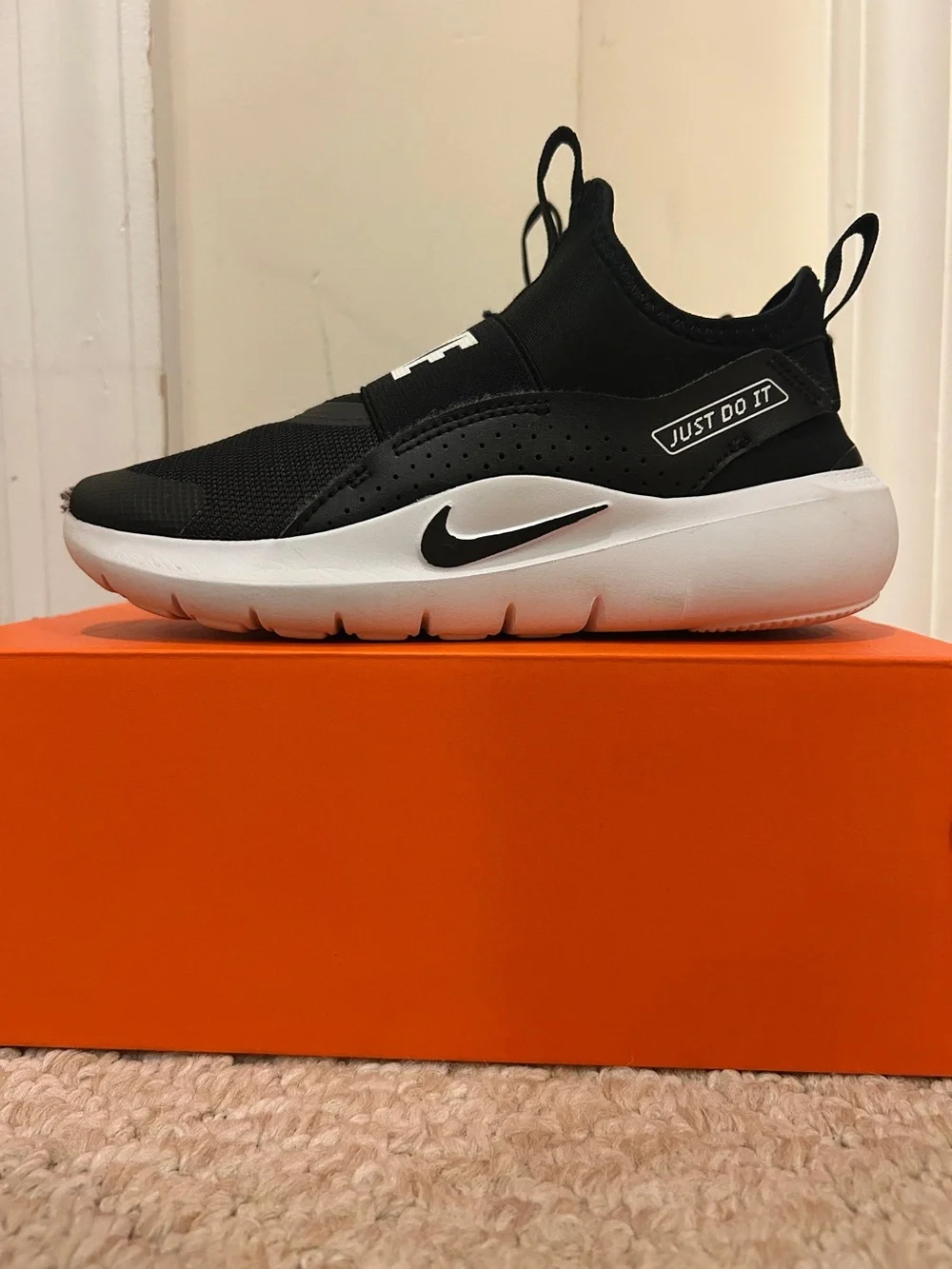 Kids Nike Black and White Slip-Ons